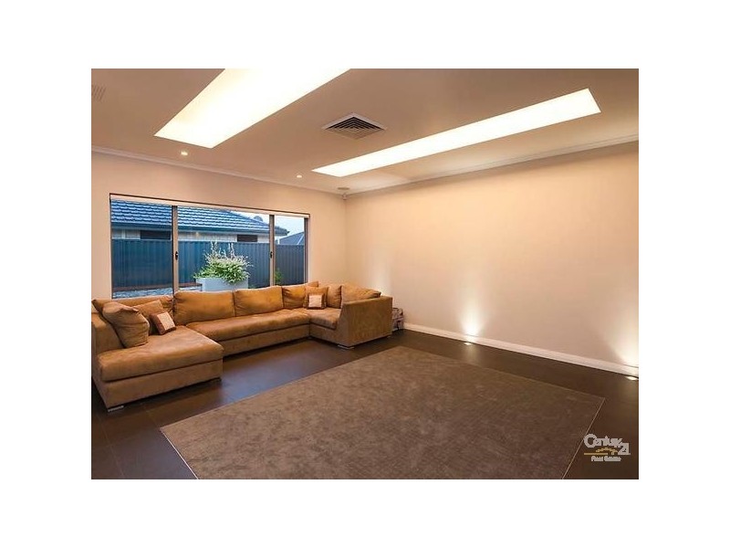 8 Whitehart Ent, Aveley WA 6069