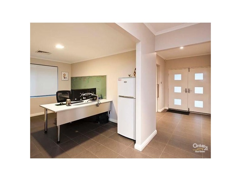 8 Whitehart Ent, Aveley WA 6069