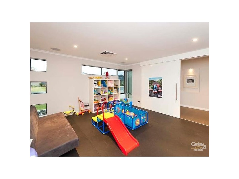 8 Whitehart Ent, Aveley WA 6069