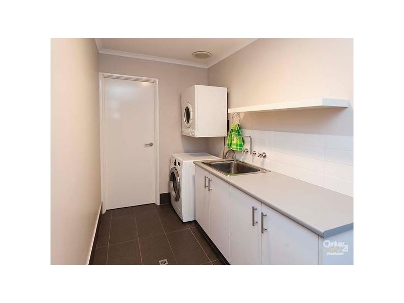 8 Whitehart Ent, Aveley WA 6069