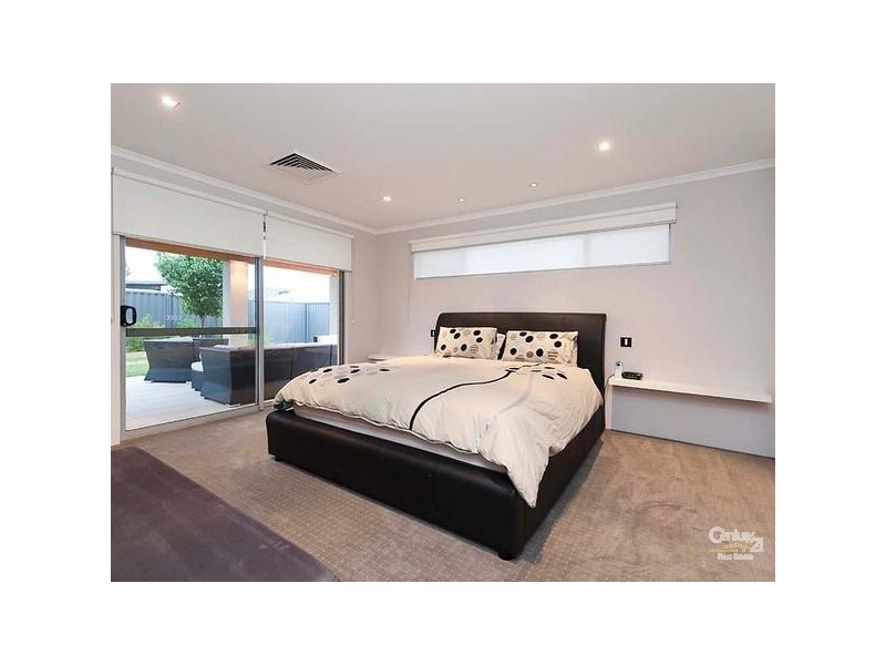 8 Whitehart Ent, Aveley WA 6069