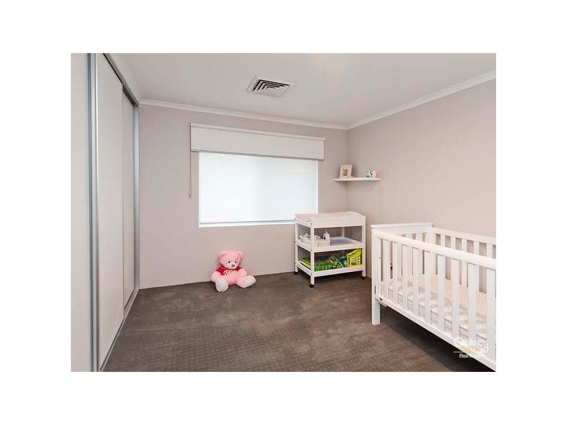 8 Whitehart Ent, Aveley WA 6069