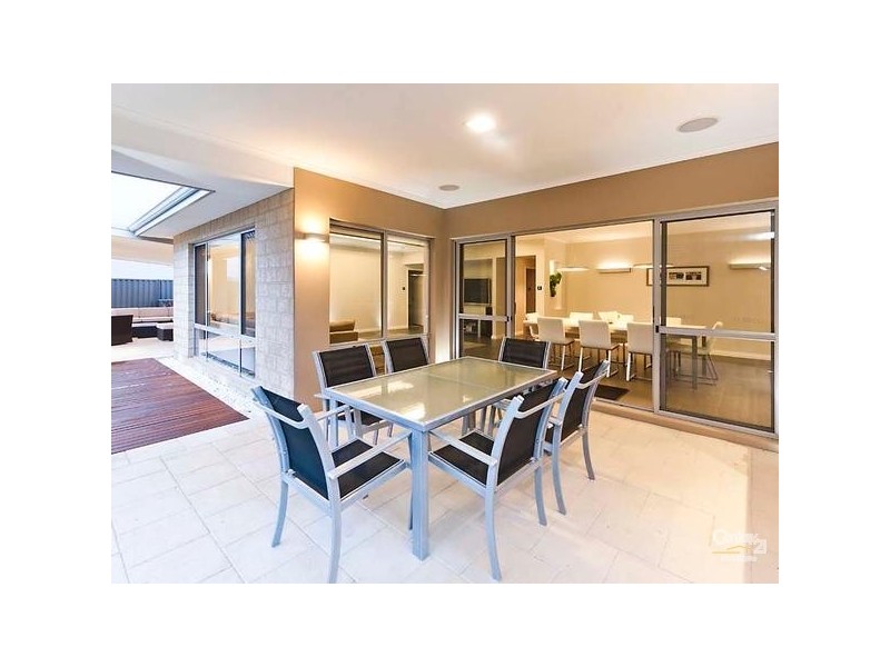 8 Whitehart Ent, Aveley WA 6069