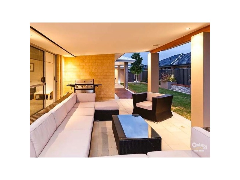 8 Whitehart Ent, Aveley WA 6069
