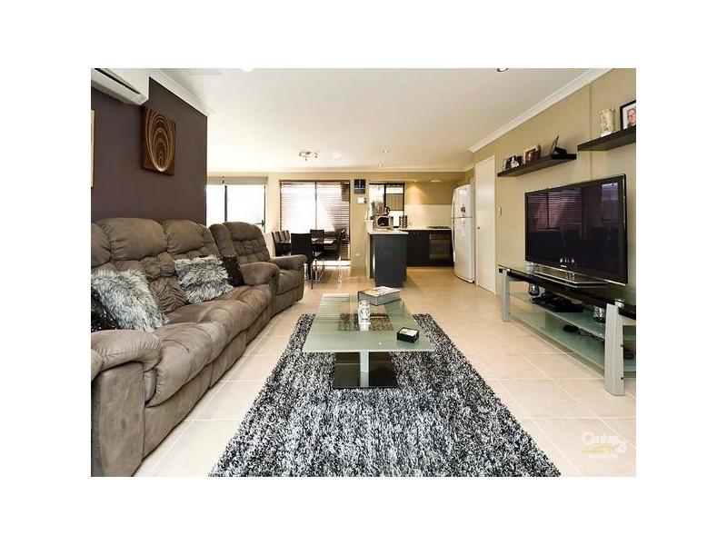 15 Farmaner Parkway, Ellenbrook WA 6069