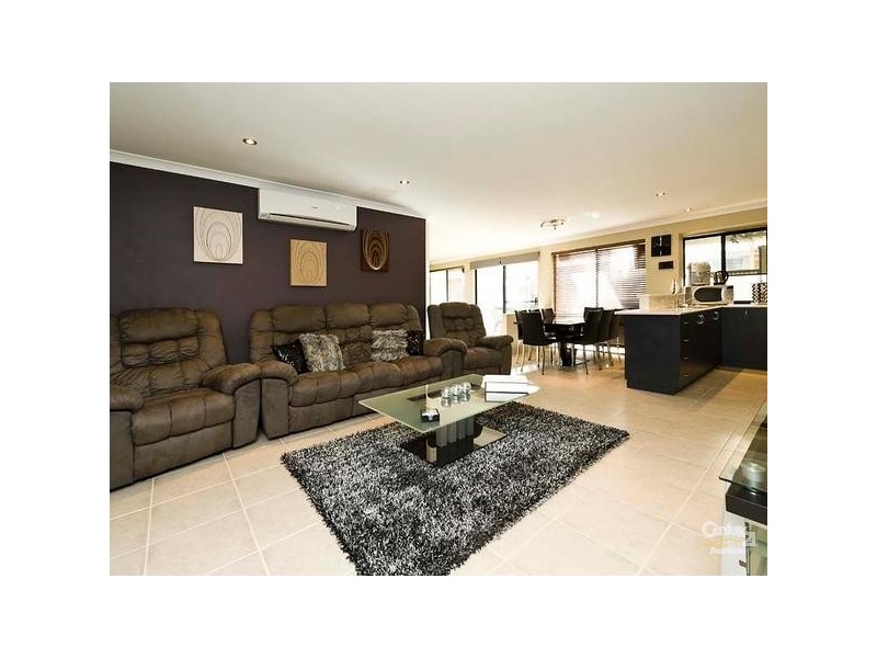 15 Farmaner Parkway, Ellenbrook WA 6069