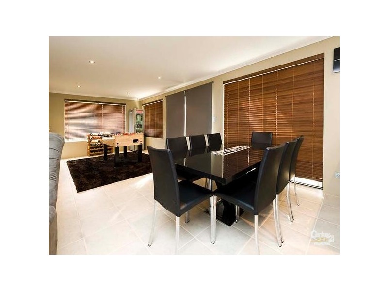 15 Farmaner Parkway, Ellenbrook WA 6069