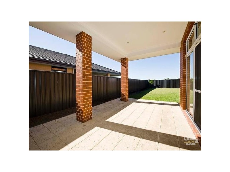 76 Wisful Pde, Aveley WA 6069