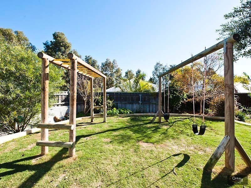 12 Carinta Court, Ellenbrook WA 6069