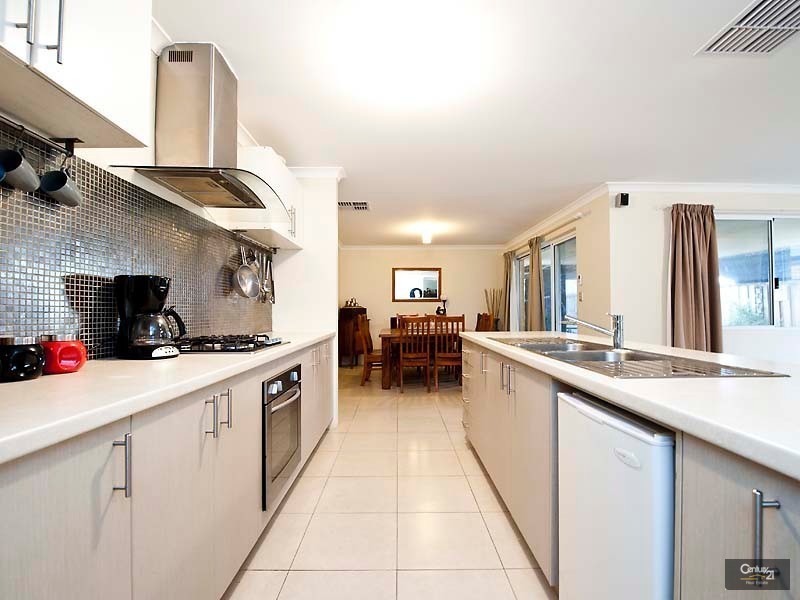 17 Rosewood Heights, Ellenbrook WA 6069