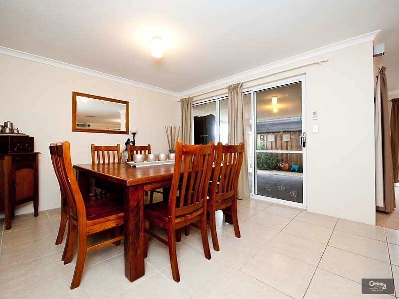 17 Rosewood Heights, Ellenbrook WA 6069