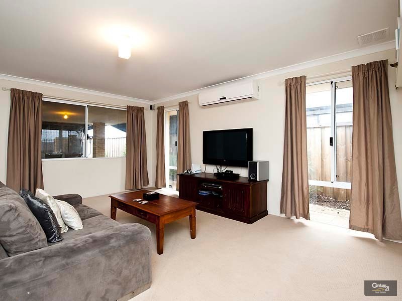 17 Rosewood Heights, Ellenbrook WA 6069
