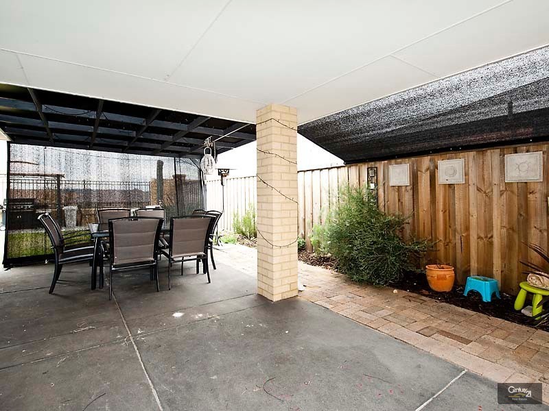 17 Rosewood Heights, Ellenbrook WA 6069