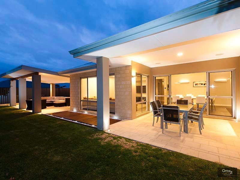 8 Whitehart Entrance, Aveley WA 6069