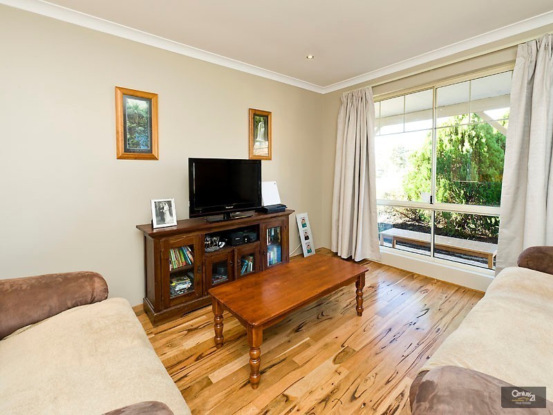 27 Midsummer Circle, Ellenbrook WA 6069