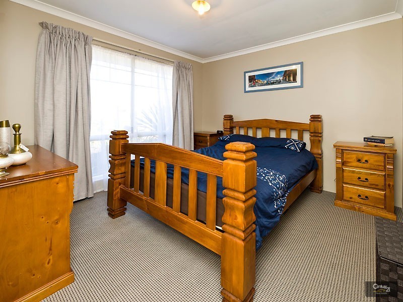 27 Midsummer Circle, Ellenbrook WA 6069