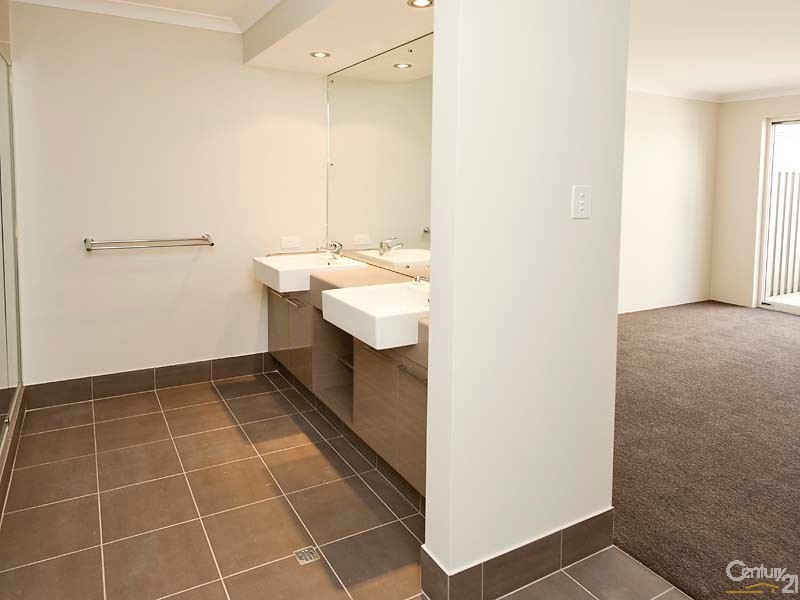 8 Celadon Tce, Aveley WA 6069