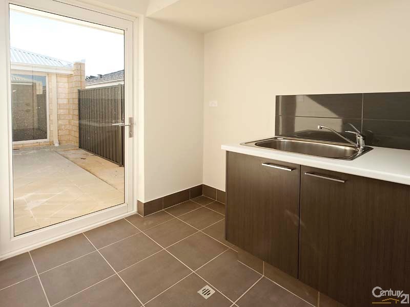 8 Celadon Tce, Aveley WA 6069