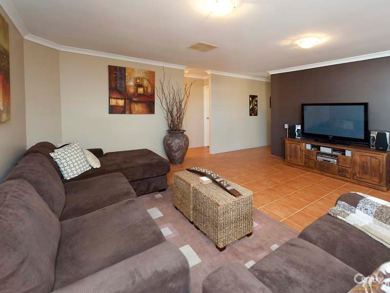 52 Garran Loop, Henley Brook WA 6055