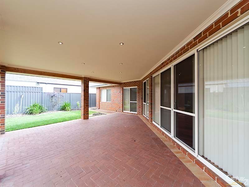 19 Edgecombe Pass, Aveley WA 6069