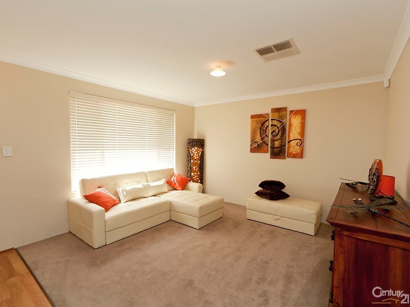 6 Hatfield Road, Ellenbrook WA 6069