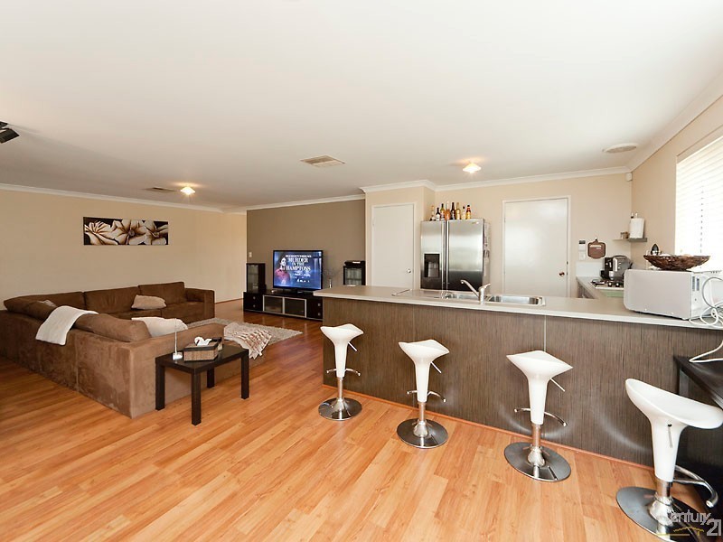 6 Hatfield Road, Ellenbrook WA 6069