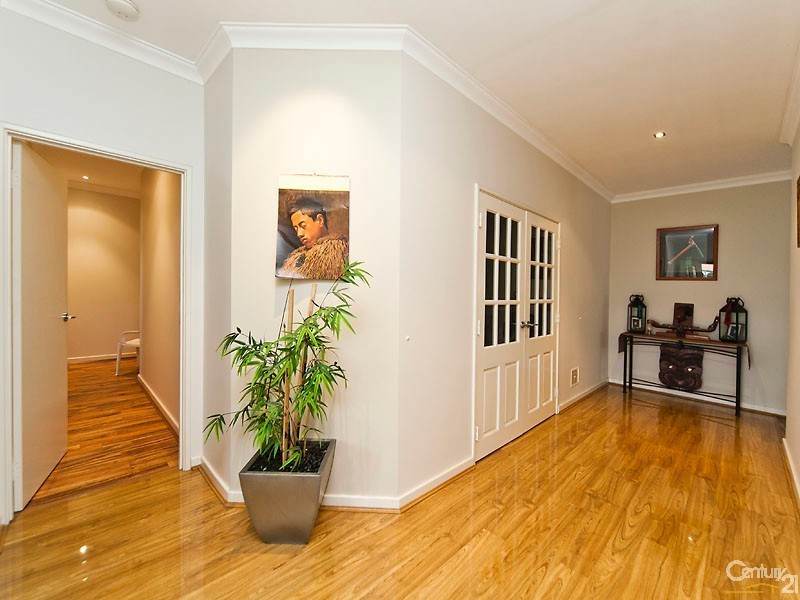 18 Horseshoe Circuit, Henley Brook WA 6055