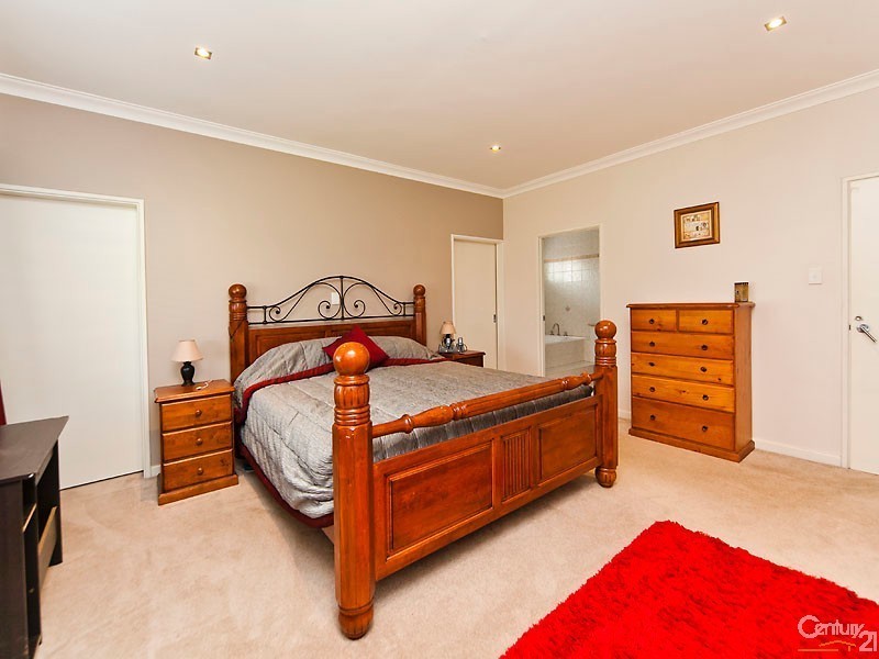 18 Horseshoe Circuit, Henley Brook WA 6055