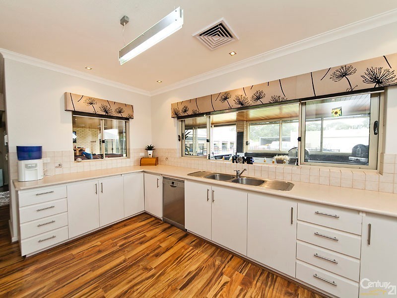 18 Horseshoe Circuit, Henley Brook WA 6055