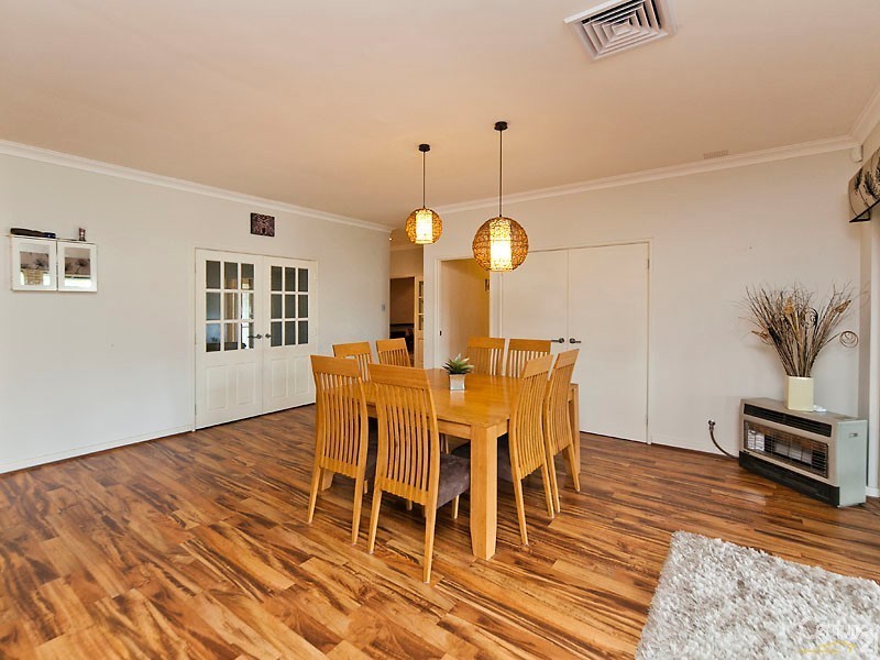 18 Horseshoe Circuit, Henley Brook WA 6055