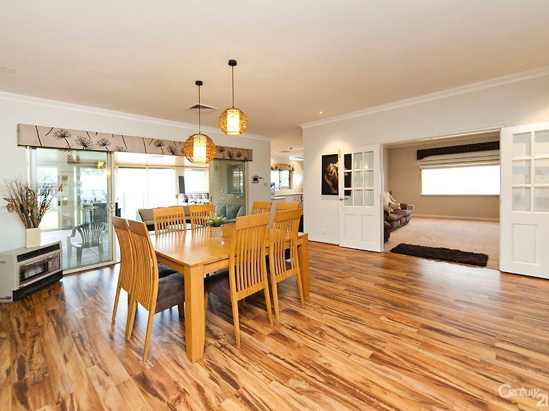 18 Horseshoe Circuit, Henley Brook WA 6055