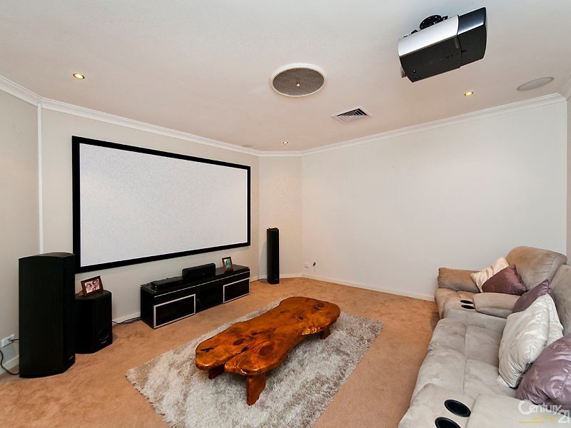 18 Horseshoe Circuit, Henley Brook WA 6055