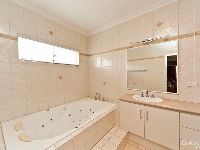 18 Horseshoe Circuit, Henley Brook WA 6055