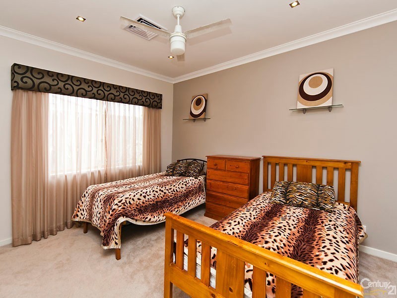 18 Horseshoe Circuit, Henley Brook WA 6055