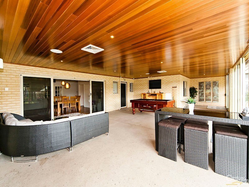 18 Horseshoe Circuit, Henley Brook WA 6055