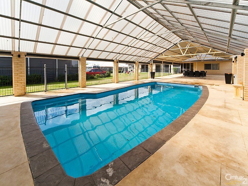 18 Horseshoe Circuit, Henley Brook WA 6055