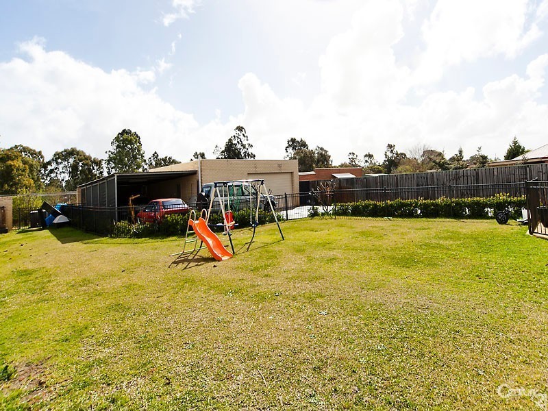 18 Horseshoe Circuit, Henley Brook WA 6055