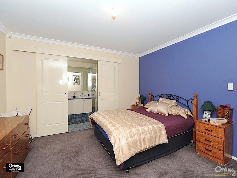 8 Blendon Ave, Ellenbrook WA 6069