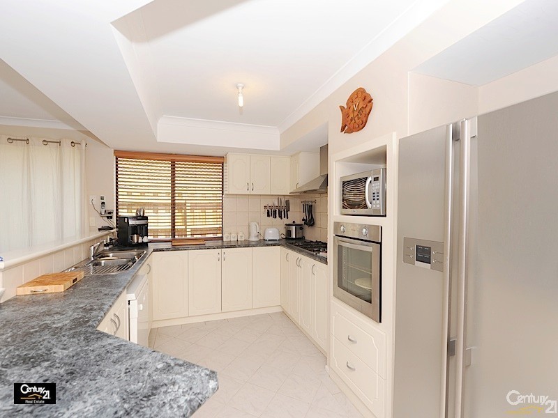 8 Blendon Ave, Ellenbrook WA 6069