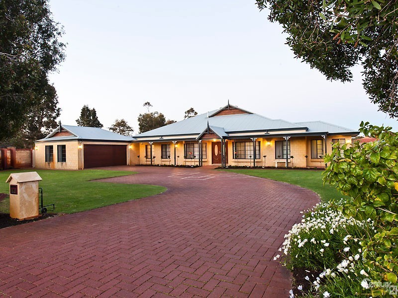 102 Chardonnay Drive, The Vines WA 6069