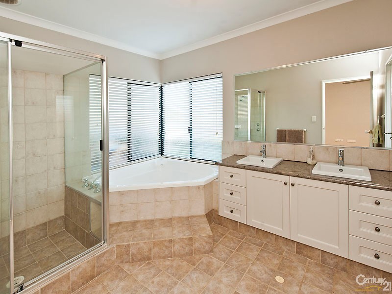102 Chardonnay Drive, The Vines WA 6069