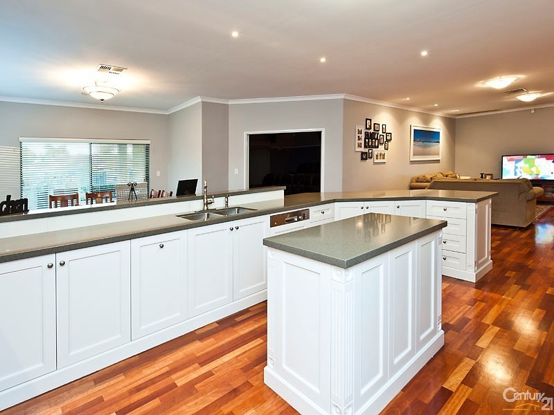 102 Chardonnay Drive, The Vines WA 6069