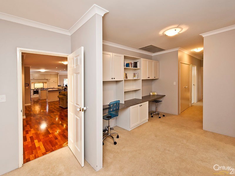 102 Chardonnay Drive, The Vines WA 6069
