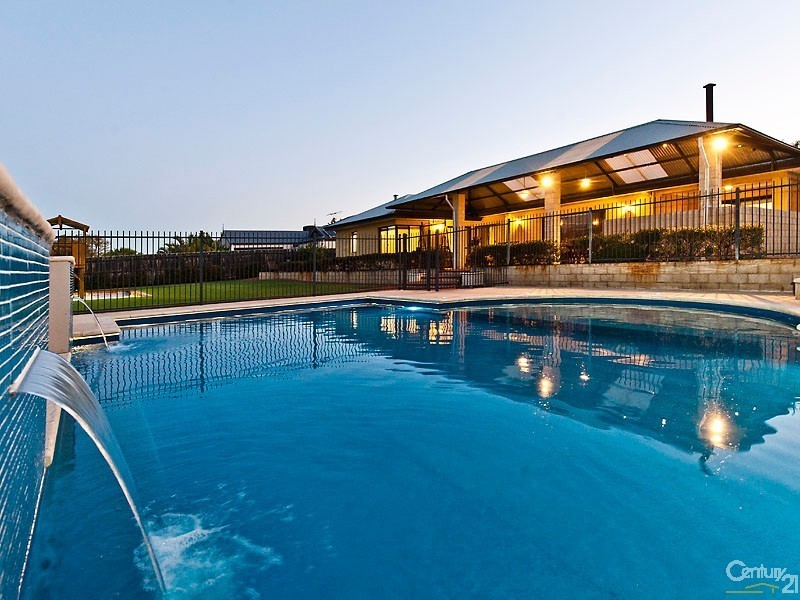 102 Chardonnay Drive, The Vines WA 6069