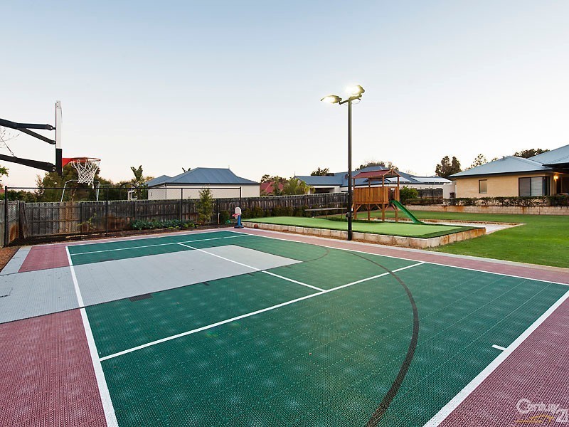 102 Chardonnay Drive, The Vines WA 6069