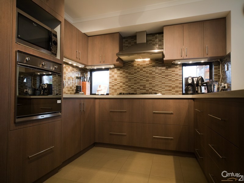 6 Bramley Tce, The Vines WA 6069