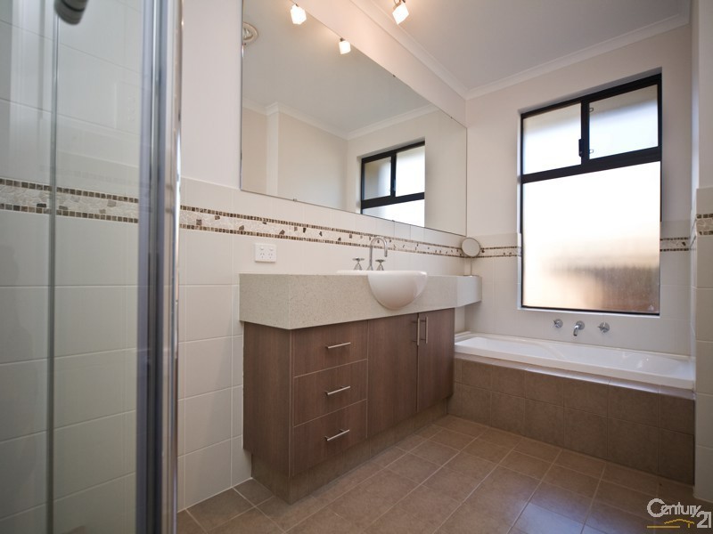 6 Bramley Tce, The Vines WA 6069