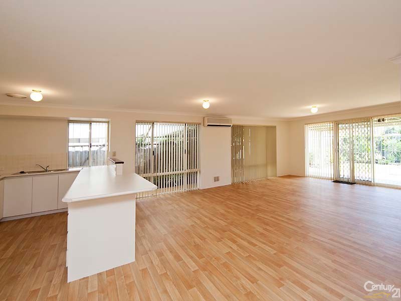 17 Woodlake Blvd, Ellenbrook WA 6069