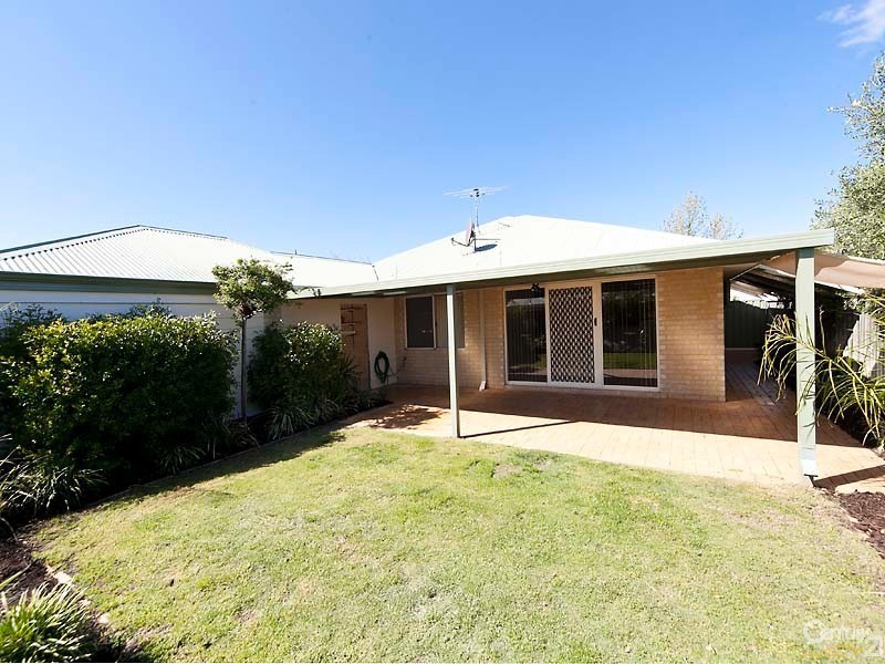 17 Woodlake Blvd, Ellenbrook WA 6069