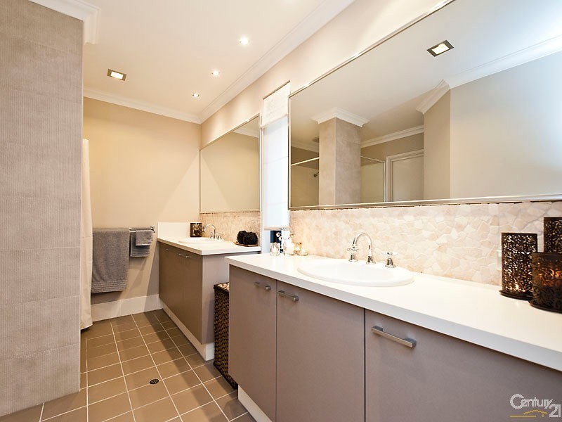 5 Ewens Pass, Ellenbrook WA 6069